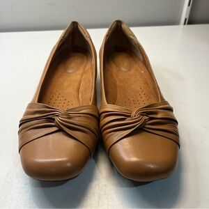 Clarks Bendables Tan Ballet Flats Size 10